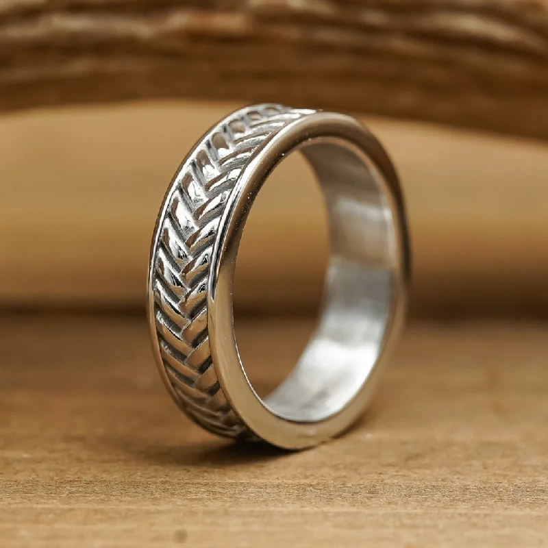 Interlocking Band Women's Rings in White Gold for a Modern DesignThe Herringbone