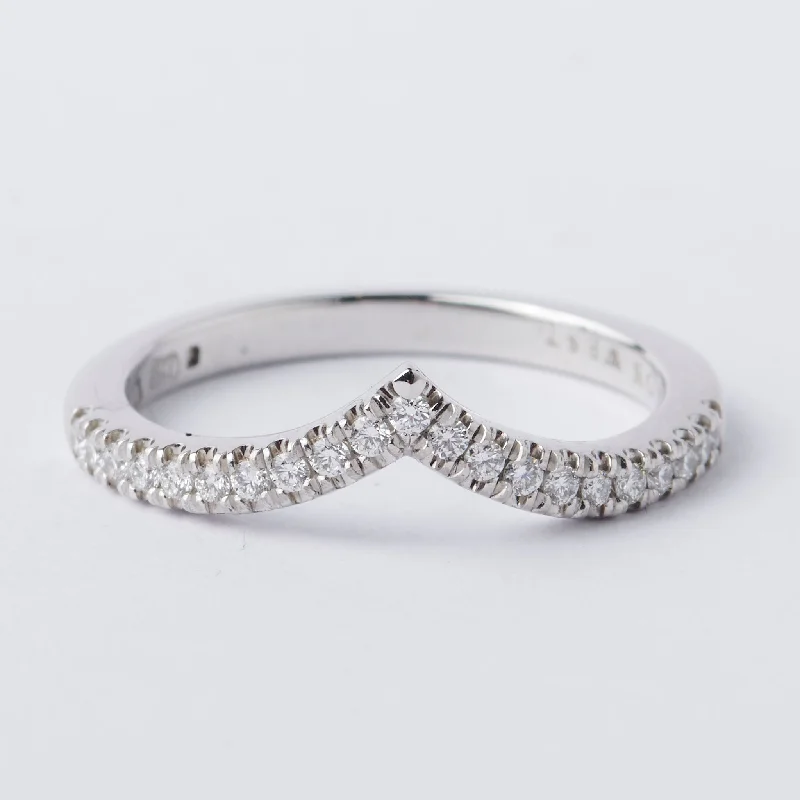 Tennis - Style Women's Rings with a Row of Round Diamonds in PlatinumWhite Gold Chevron Band